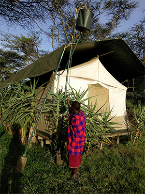 Demonstration: How a bucket makes a great shower in the Kalahari bush 